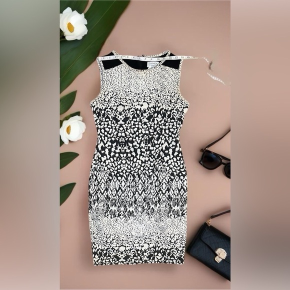 Stunning Carmen Marc Valvo Dress: Eye-Catching Patterns, Size S – Stand Out! - Picture 7 of 12